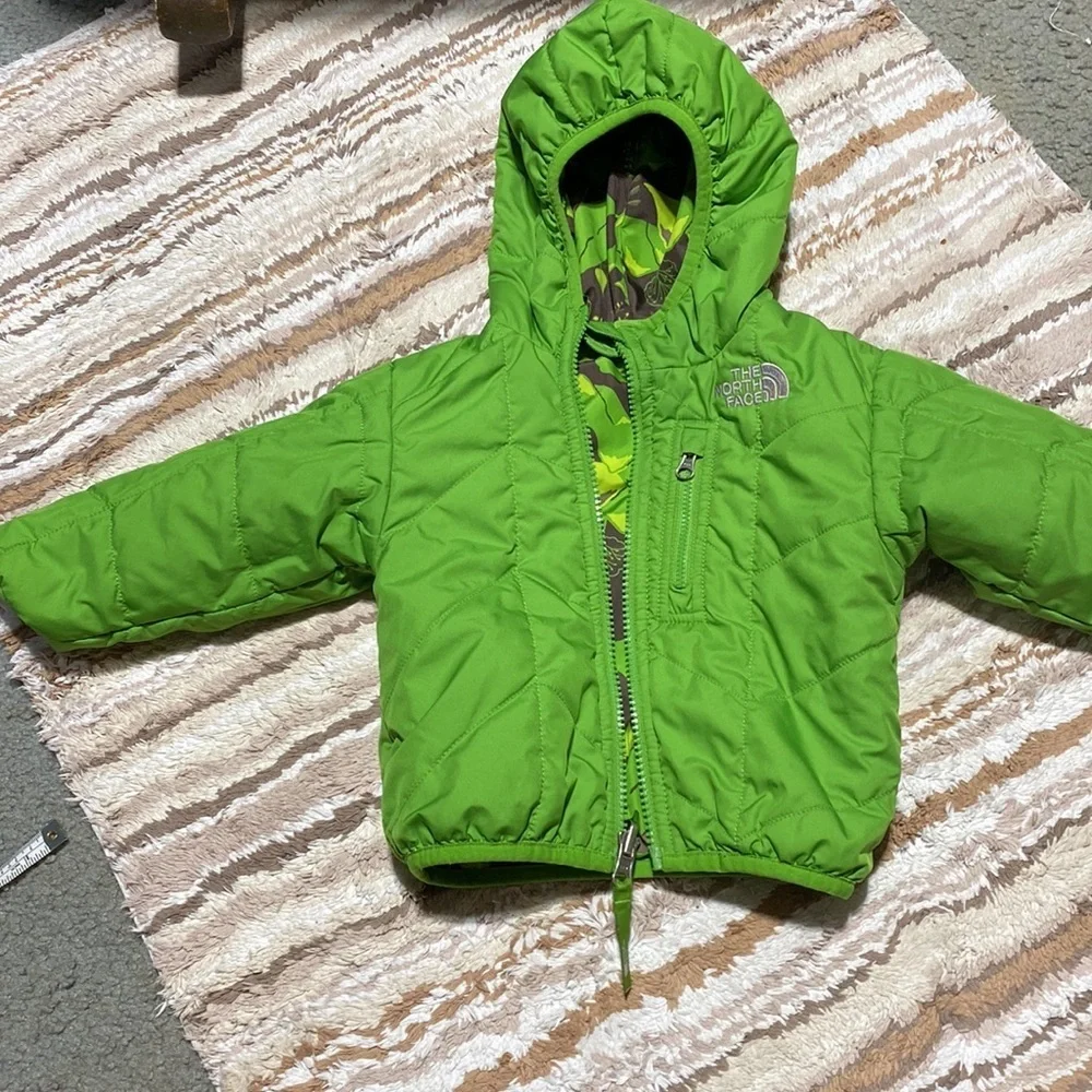 The North Face Reversible Puffer Baby Jacket​​​ - Picture 7 of 12